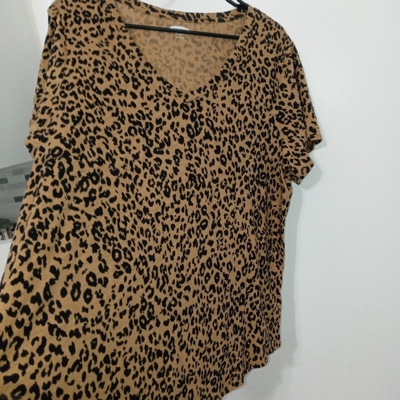 Old Navy Leopard Print Short Sleeve Tee - Picture 2 of 4